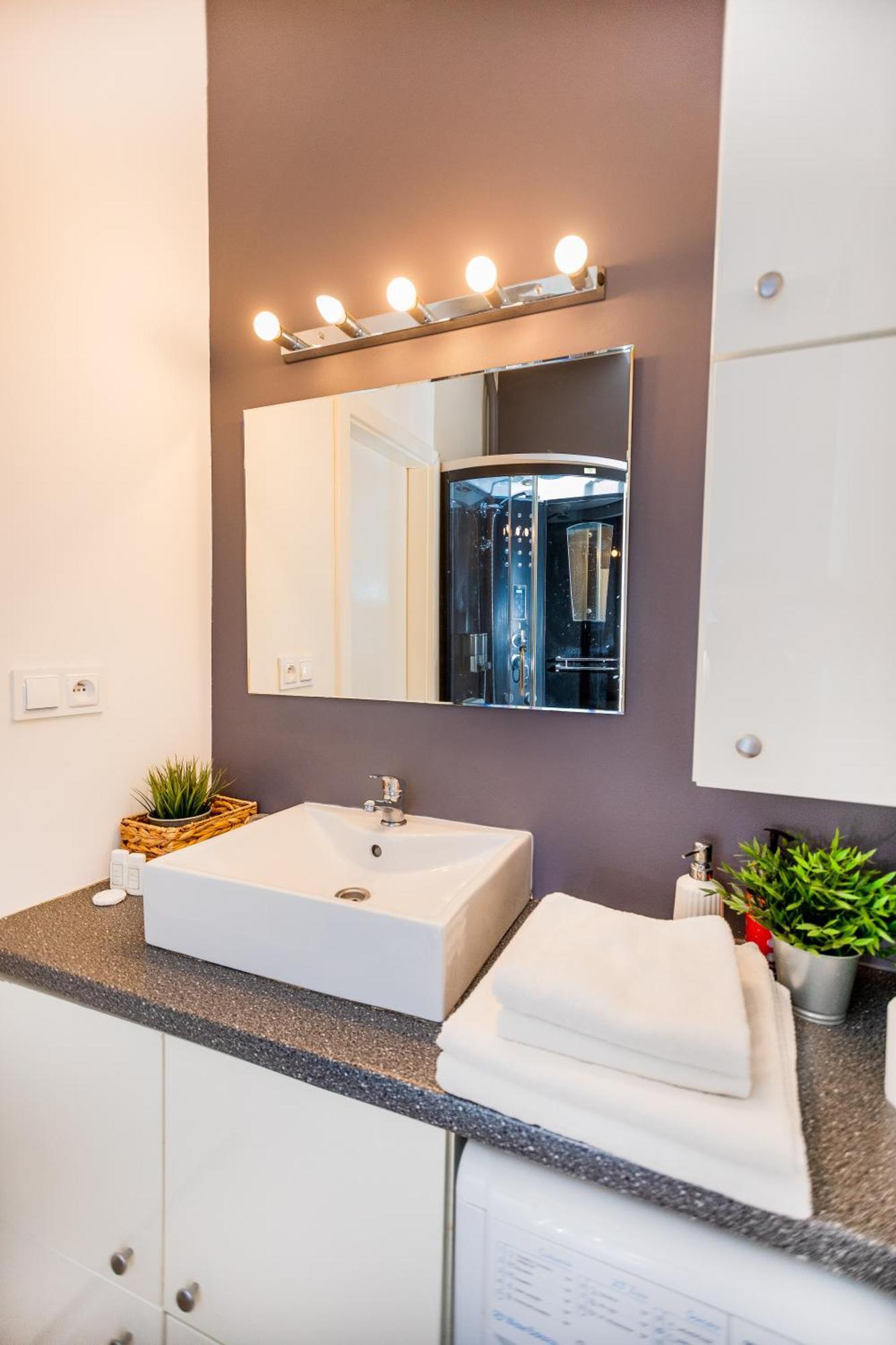 Cozy Studio Next To The Metro And City Center Warsawa Bagian luar foto